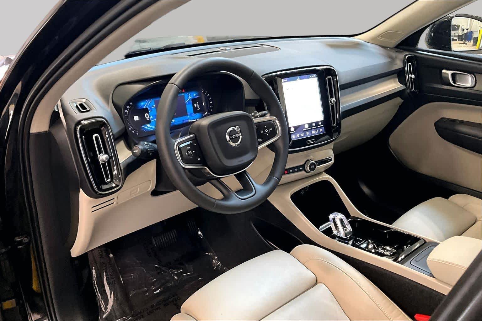 Used 2024 Onyx Black Metallic Volvo Plus Dark Theme image 17