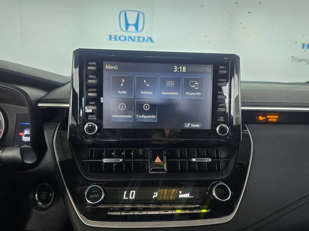 Used 2022  Toyota SE image 12