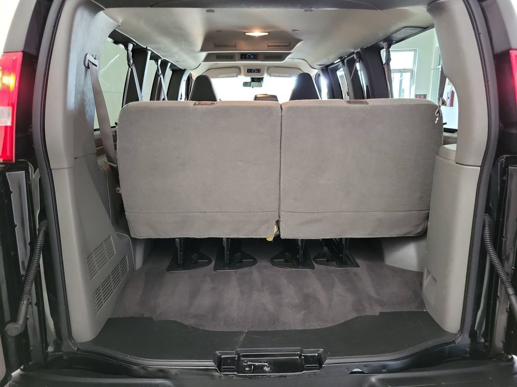 2025 GMC Savana Passenger LT - Photo 16