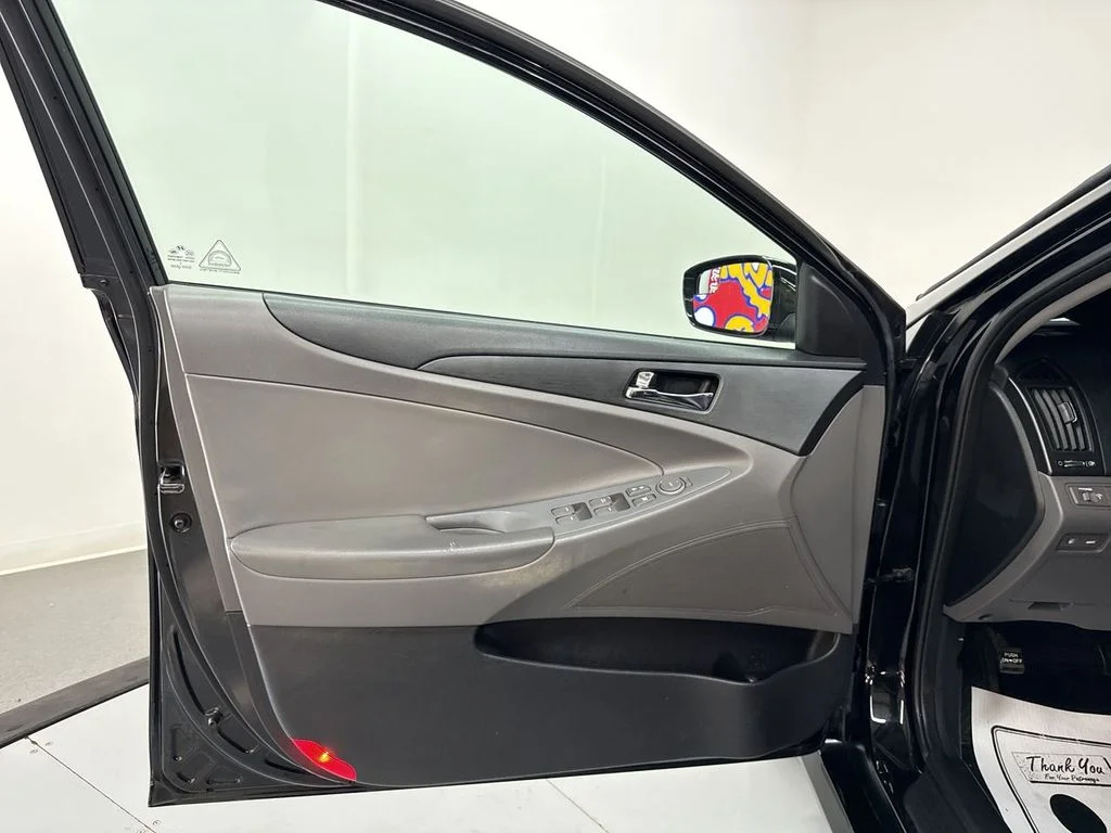 Used 2014 Phantom Black Metallic Hyundai GLS image 14