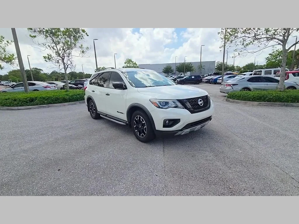 Used 2020 Pearl White Tricoat Nissan SL image 34