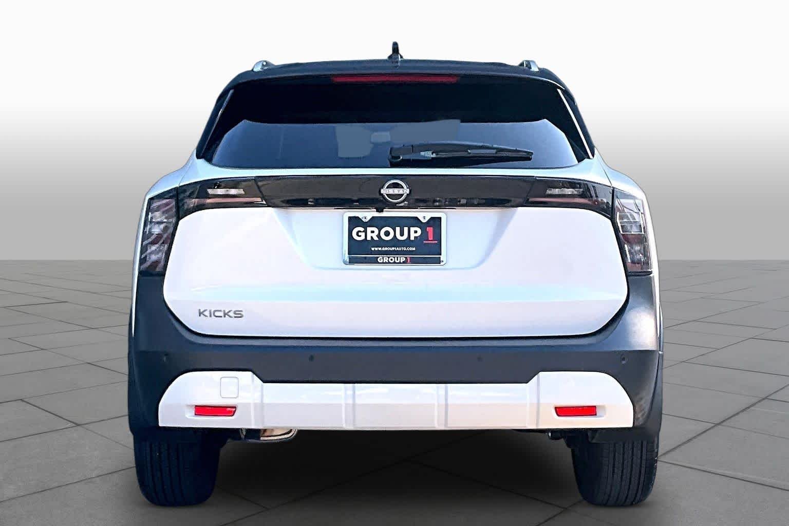 Used 2026 Aspen White Tricoat/Super Black Nissan SV image 5