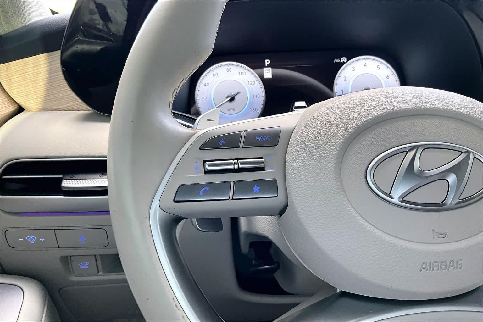 Used 2024 Moonlight Cloud Hyundai Limited image 22