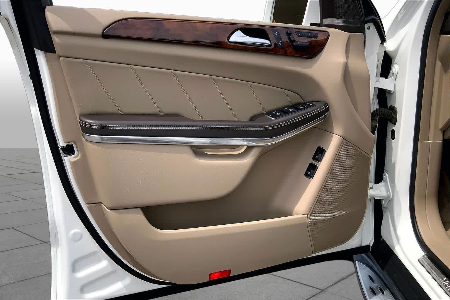 Used 2014 Polar White Mercedes-Benz GL 550 image 22