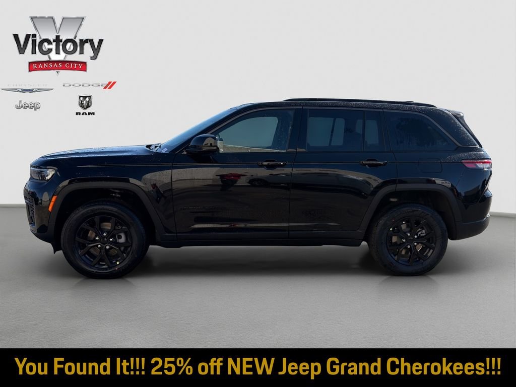 New 2026 Diamond Black Crystal Pearl-Coat Exterior Paint Jeep Altitude image 4