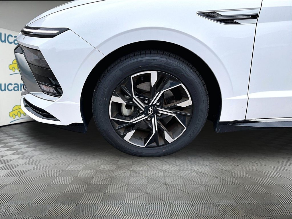 Used 2025 White Hyundai SEL image 7