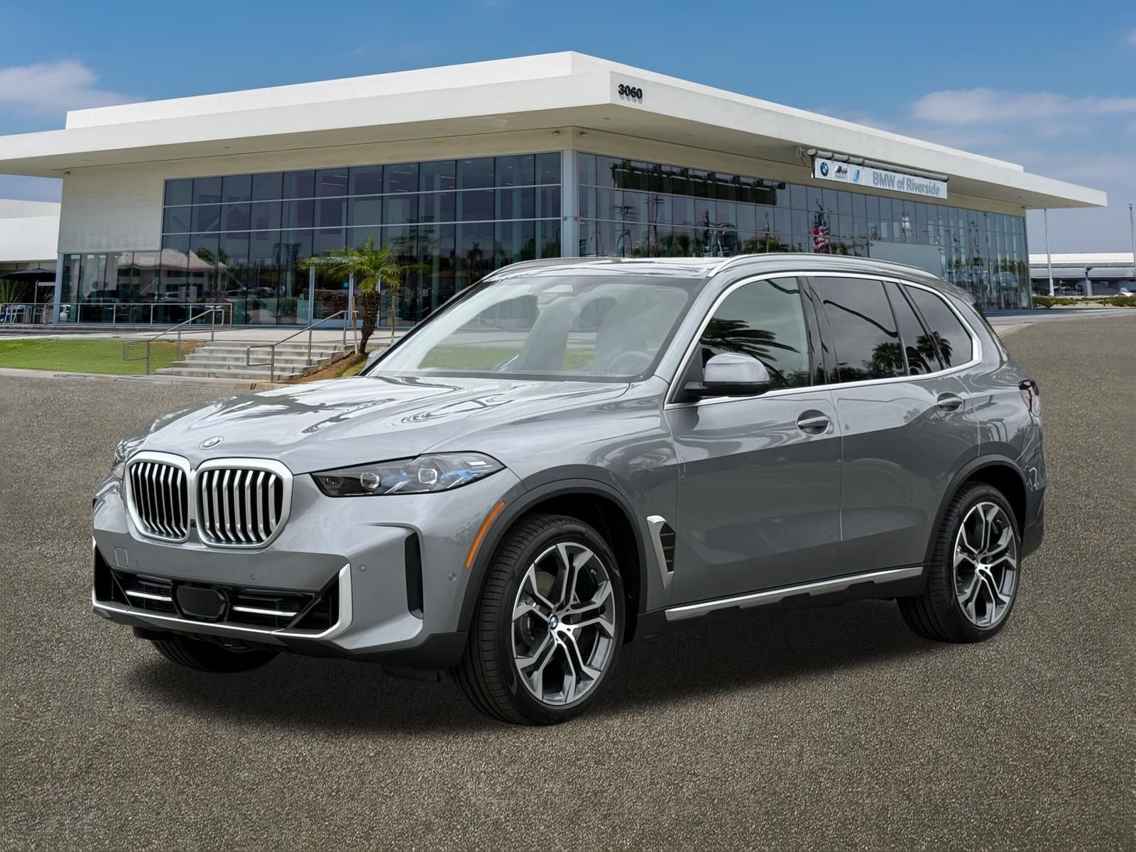 New 2026 Skyscraper Grey Metallic BMW sDrive40i image 4