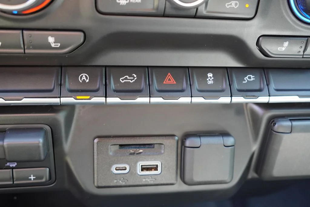 Used 2019 Silver Ice Metallic Chevrolet LT image 29