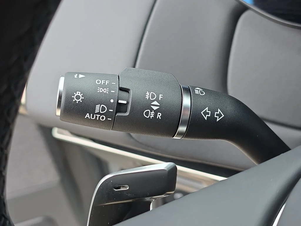 Certified Used 2026 Fuji White Land Rover SE image 26