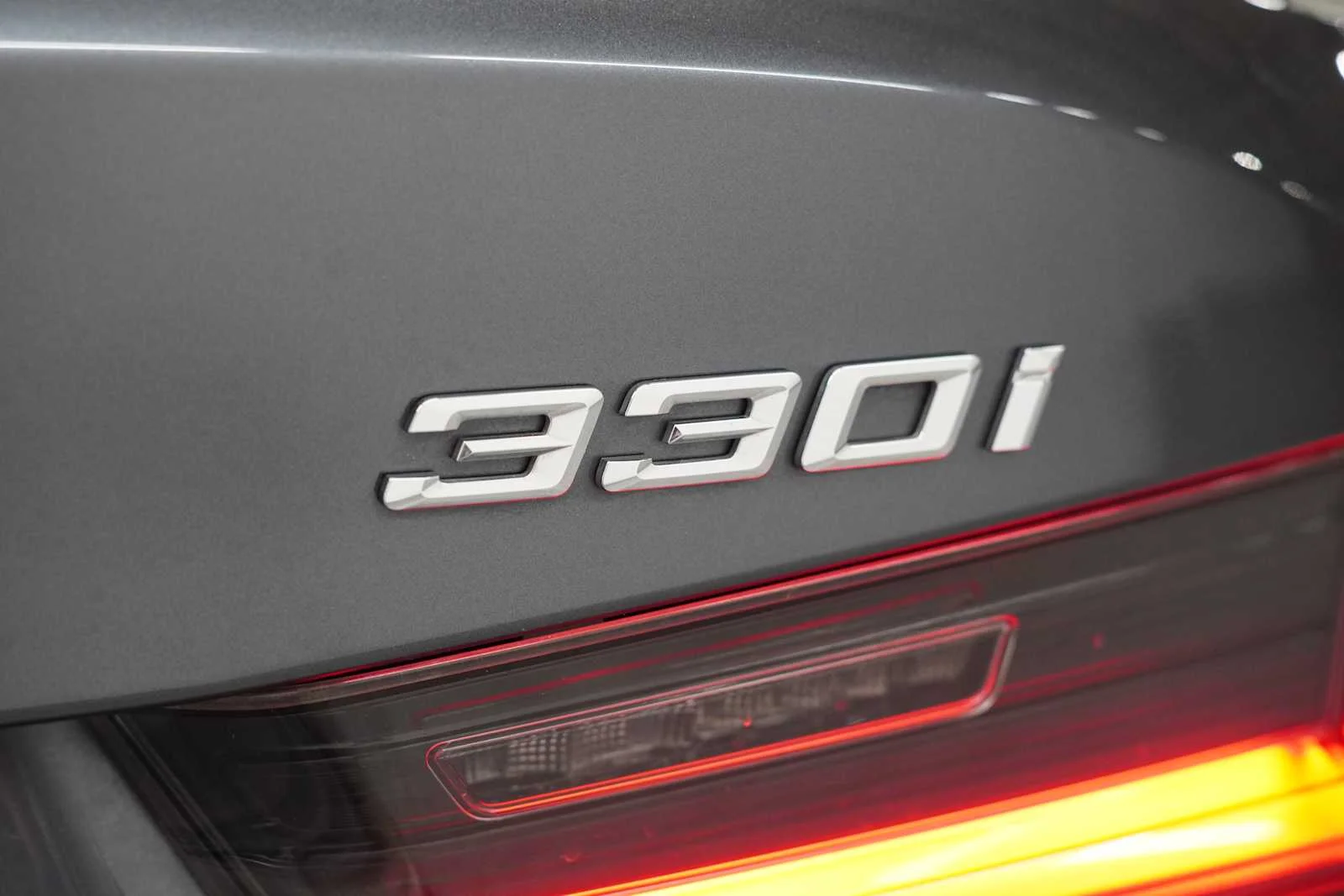 Used 2022 Mineral Grey Metallic BMW 330i image 9