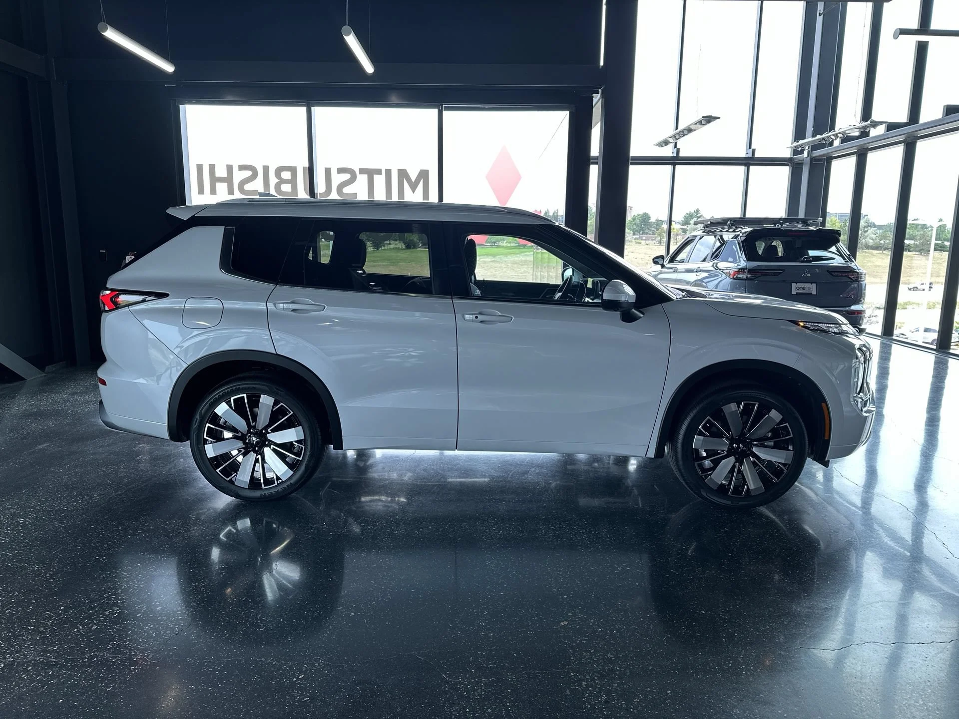 New 2026 White Diamond Mitsubishi SEL image 10