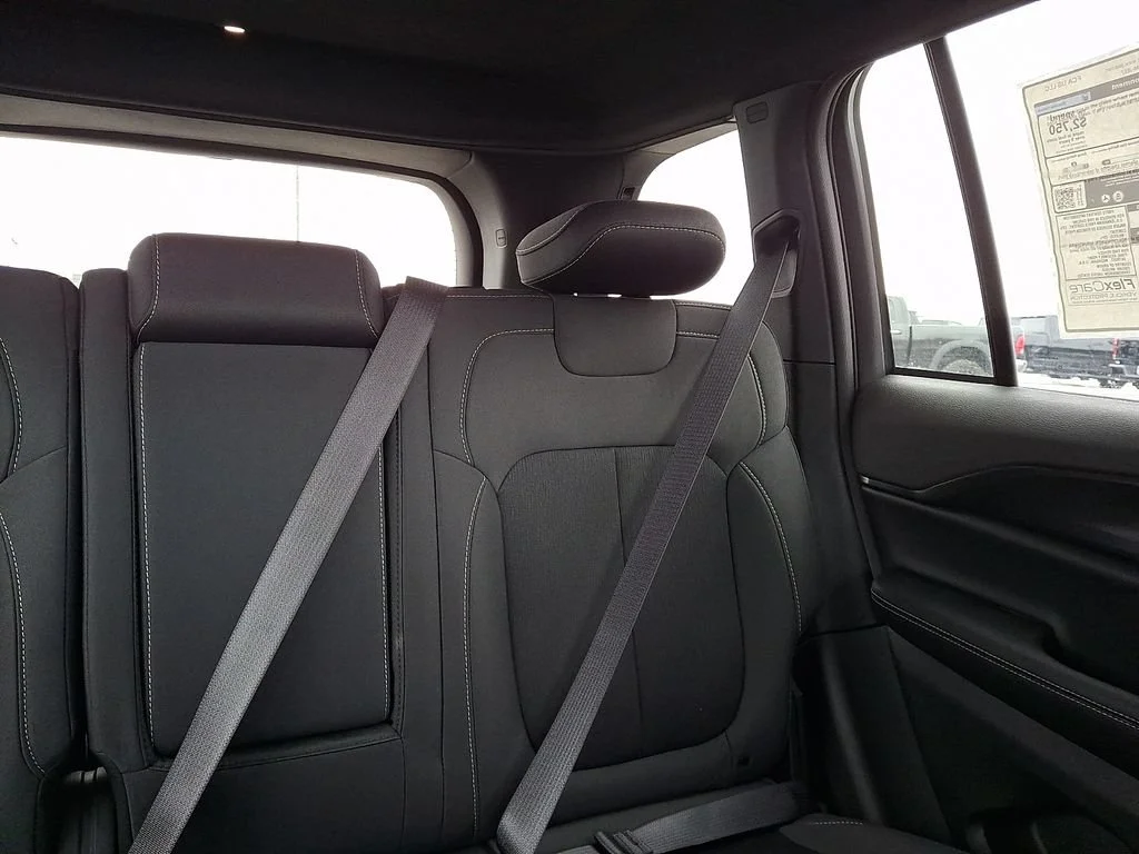 New 2026 Diamond Black Crystal Pearlcoat Jeep Laredo X image 15