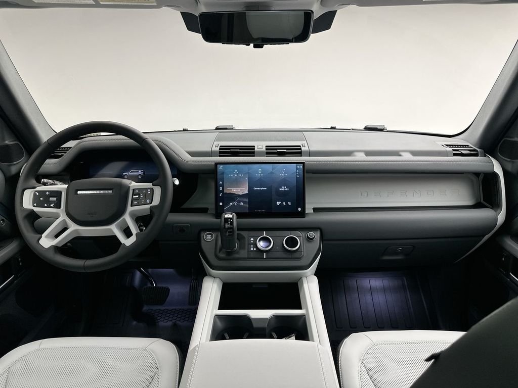 Used 2025 Tasman Blue Metallic Land Rover S image 7