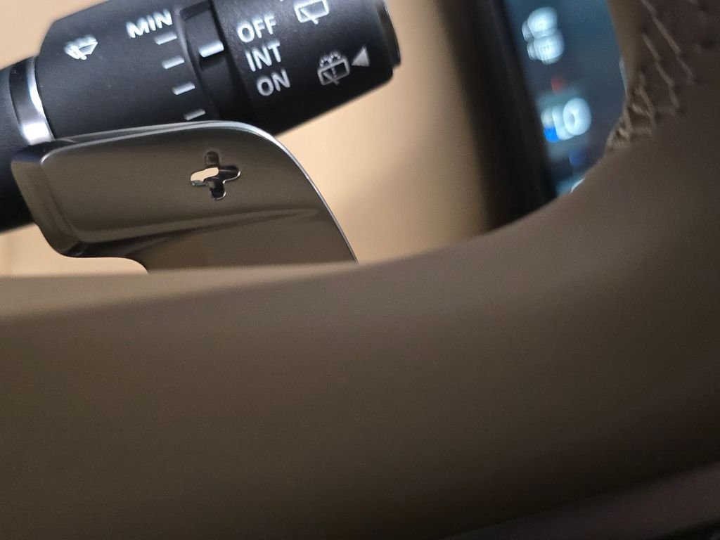New 2026 Fuji White Land Rover SE image 31