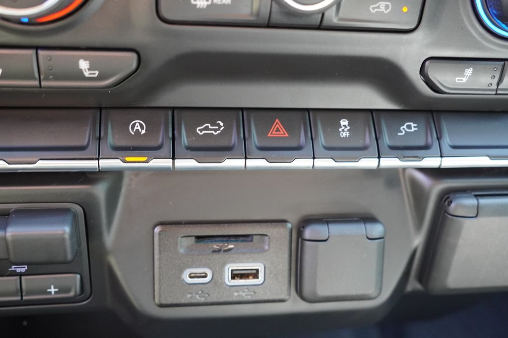 Used 2019 Silver Ice Metallic Chevrolet LT image 29