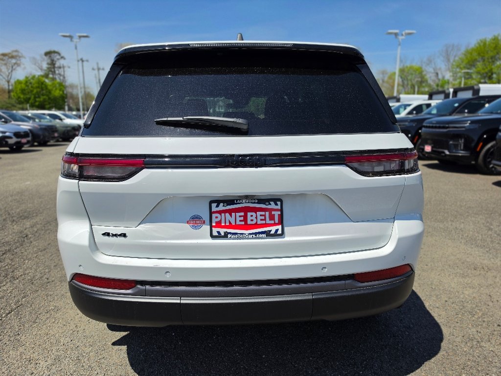 New 2026 Bright White Clear-Coat Exterior Paint Jeep Limited image 12