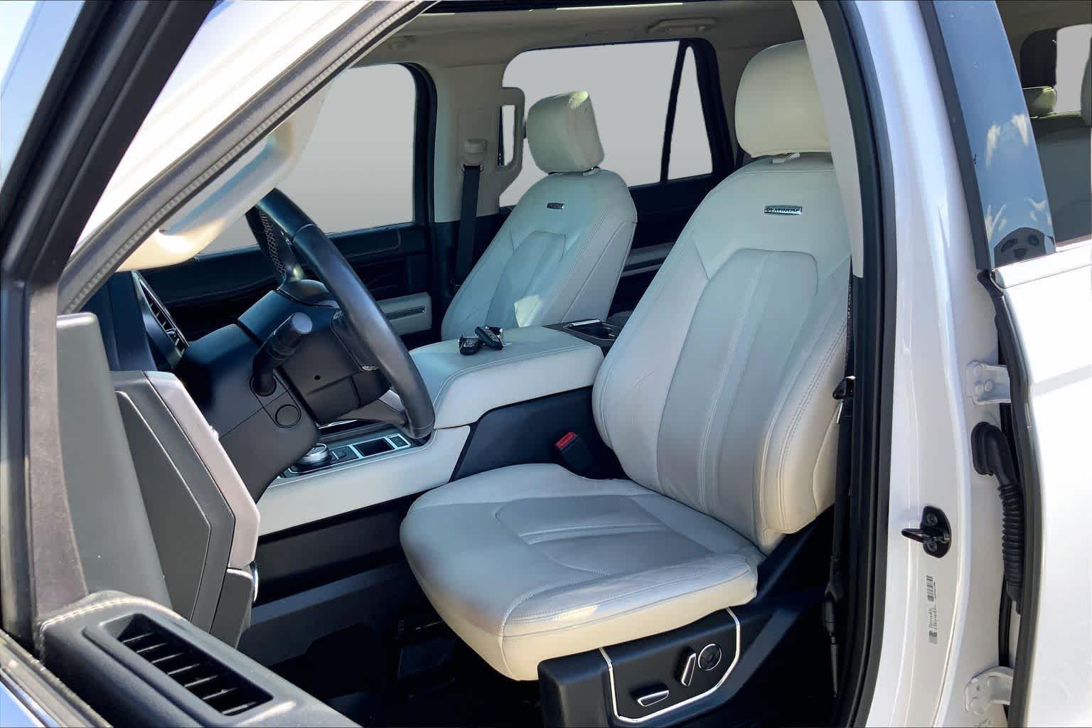 Used 2018 White Platinum Metallic Tri-Coat Ford Platinum image 7