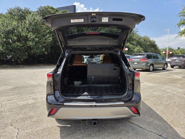 Used 2022 Opulent Amber Toyota Platinum image 30
