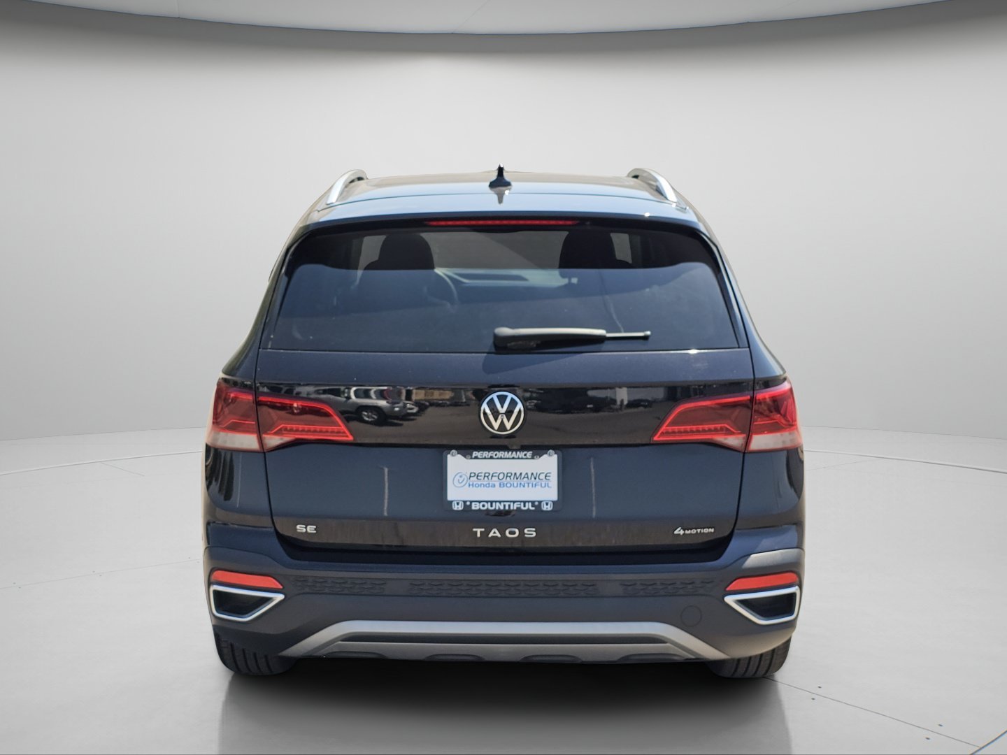 Used 2023 Deep Black Volkswagen SE image 24