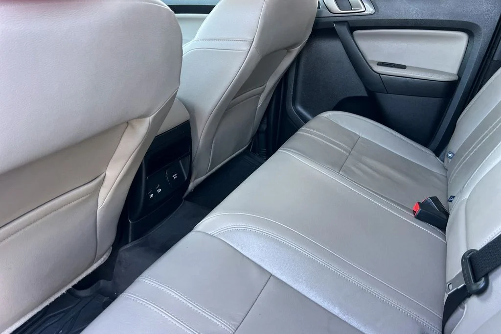 Used 2019 White Ford Lariat image 15