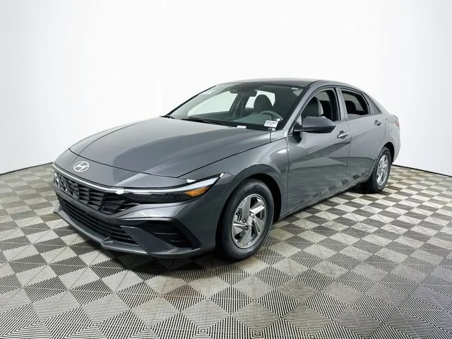 New 2026 Hyundai ELANTRA SE