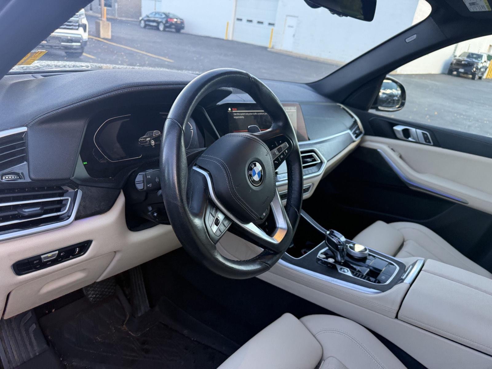 Used 2022 Black Sapphire Metallic BMW xDrive40i image 2