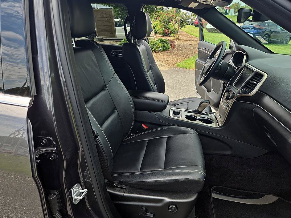Used 2017 Granite Crystal Metallic Clearcoat Jeep Limited image 21