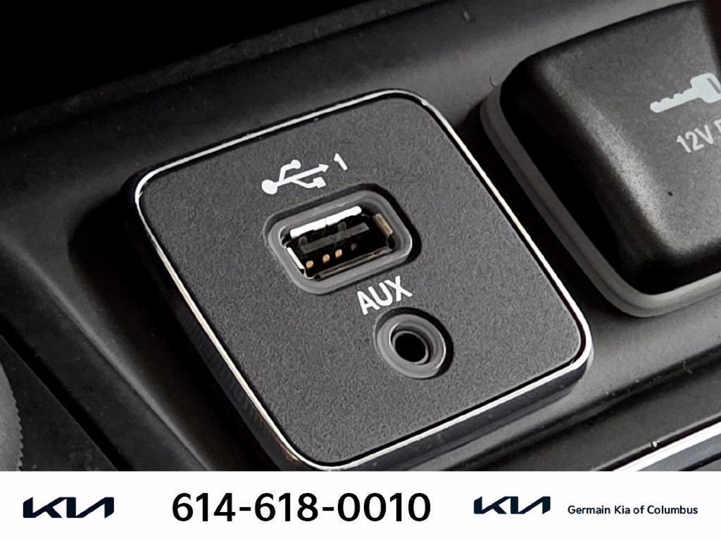 Used 2021 Silver Jeep Latitude Lux image 31
