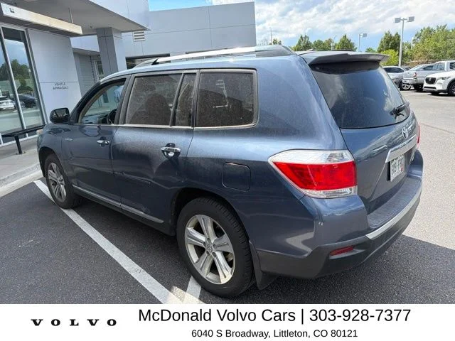 Used 2013 Blue Toyota Limited image 3