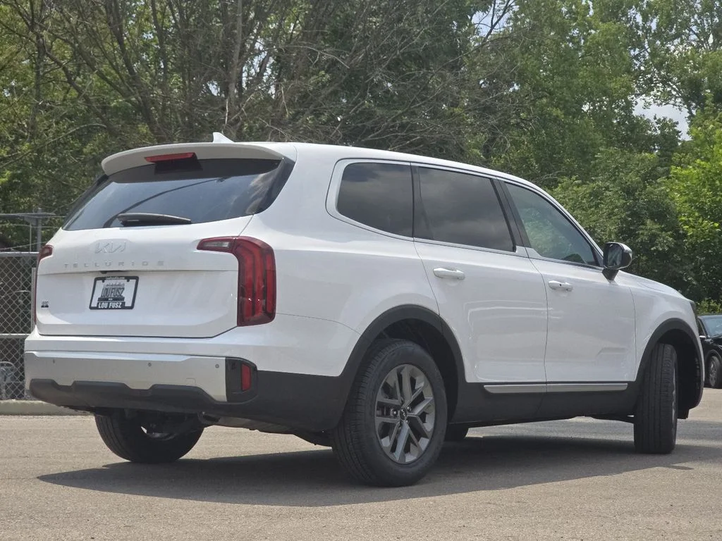 Used 2024 White Kia LX image 16