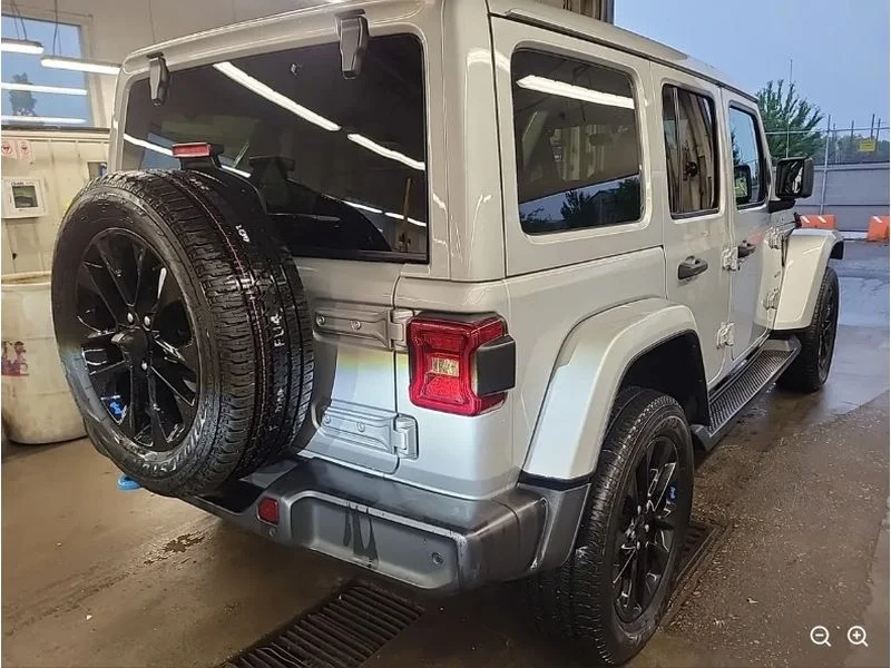 Used 2023 Silver Zynith Clearcoat Jeep Sahara image 4