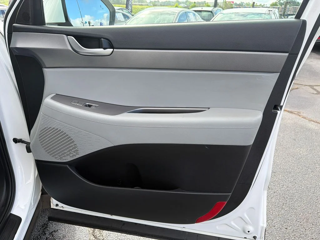 Used 2022 White Hyundai SEL image 14