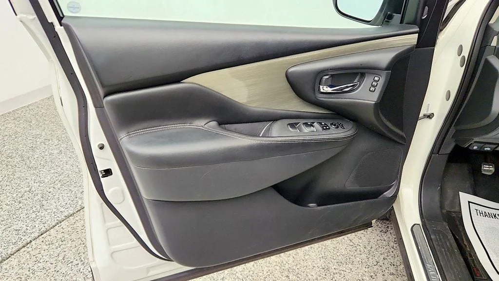 Used 2018 Pearl White Nissan AWD SL image 11