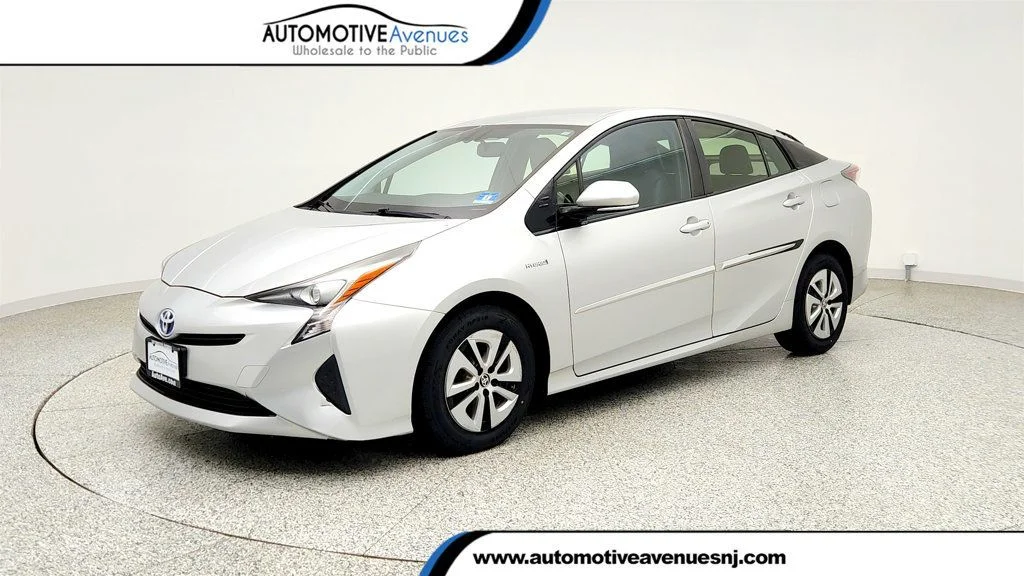 2016 Toyota Prius Four's photo