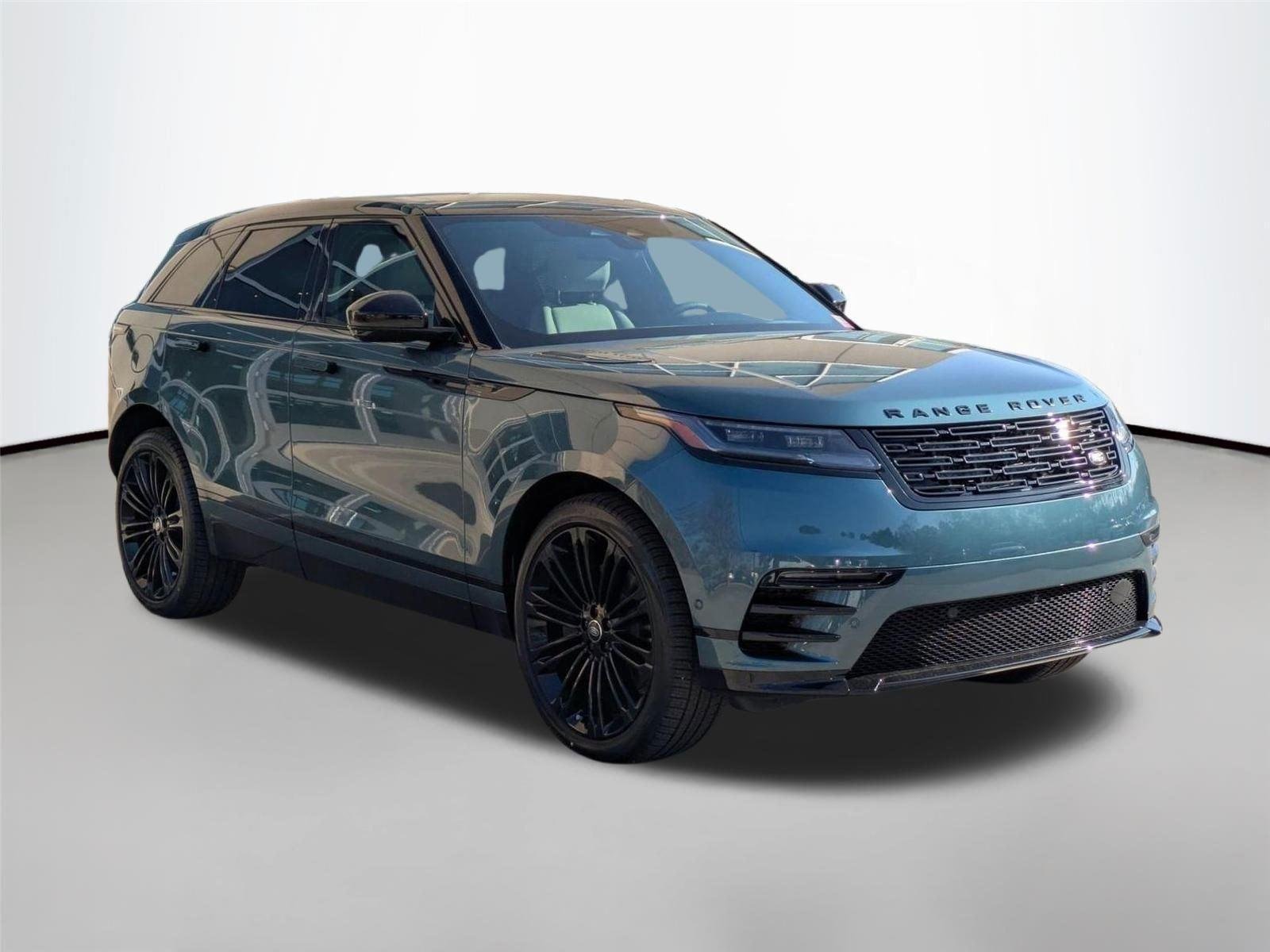 Used 2026 Giola Green Metallic Land Rover Dynamic SE image 3