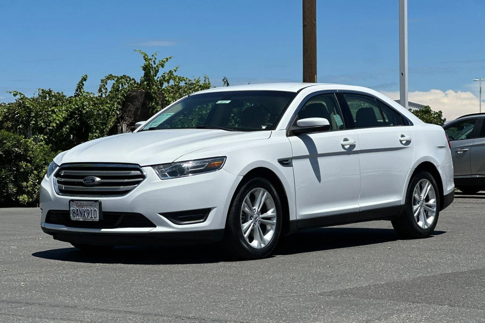 Used 2017 Oxford White Ford SEL image 8