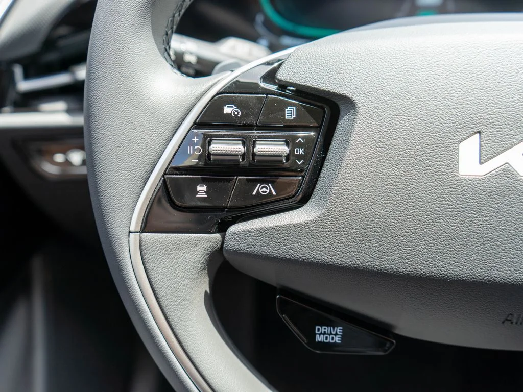 New 2026 Snow White Pearl Kia EX image 19
