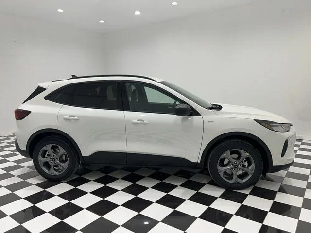 New 2026 Star White Metallic Tri-coat Ford ST-Line image 6
