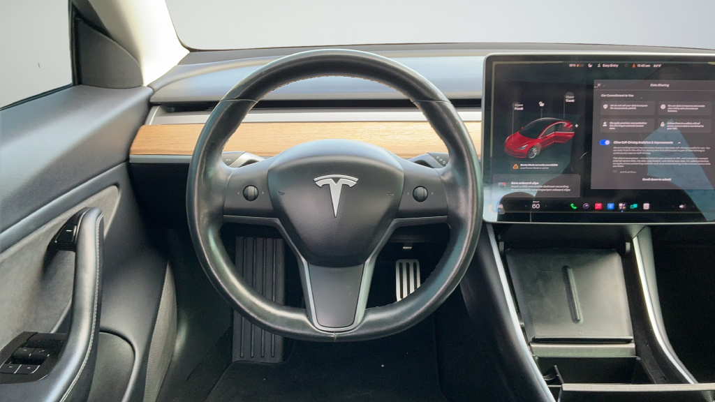 Used 2018  Tesla Long Range image 9
