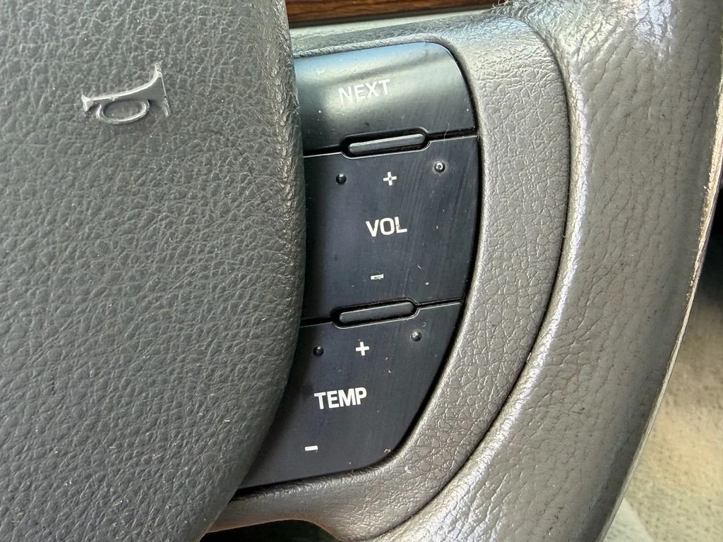 Used 2005 Silver Ford LX image 20