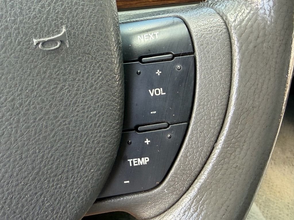 Used 2005 Silver Ford LX image 20