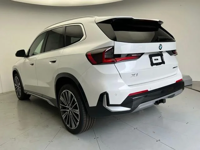 New 2026 Mineral White Metallic BMW xDrive28i image 4