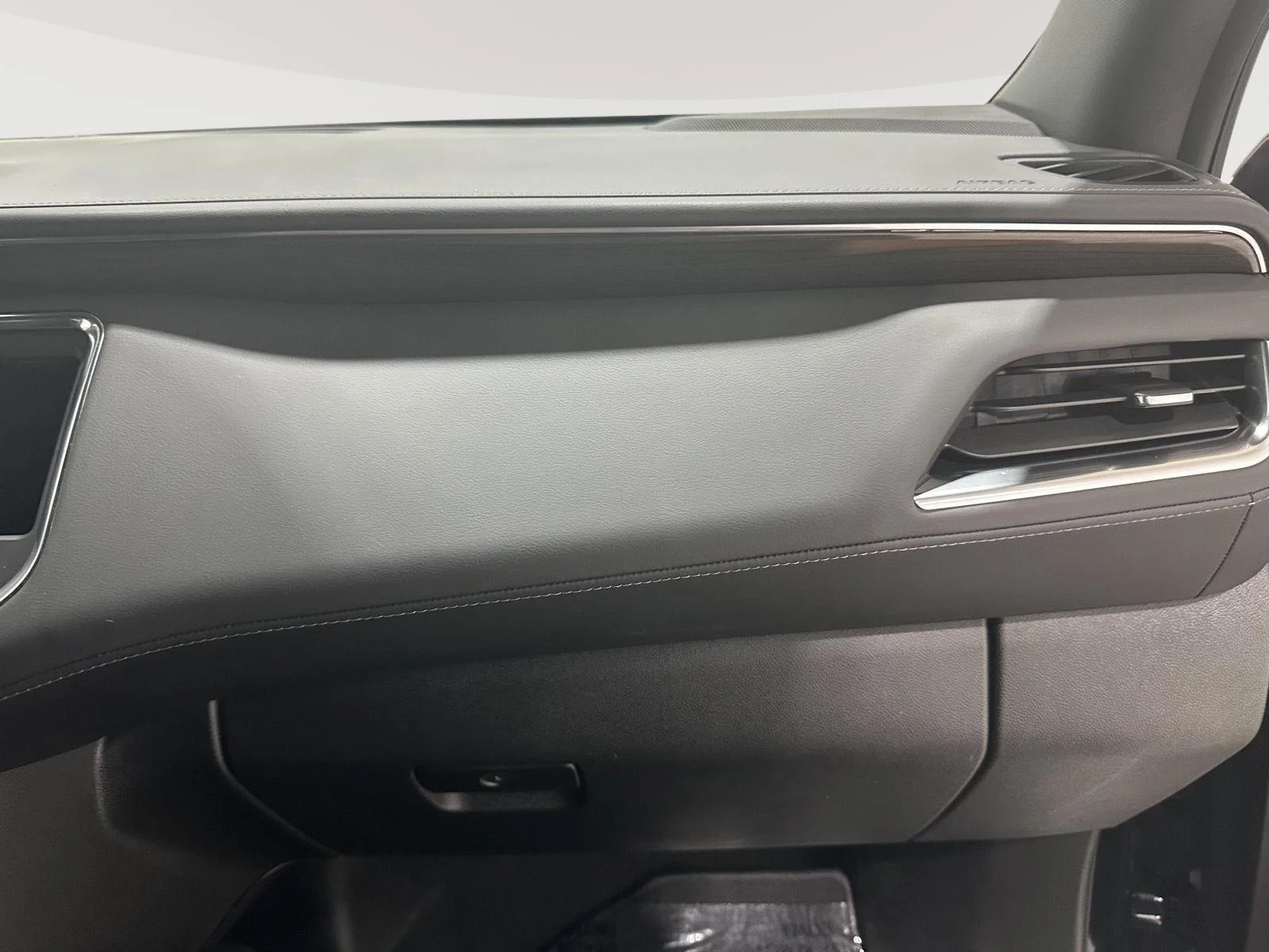 Used 2024 Onyx Black GMC SLE image 26