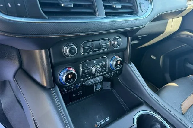 Used 2022 ONYX BLACK GMC AT4 image 21