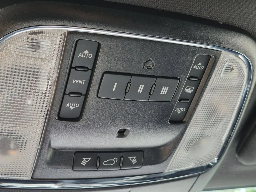 Used 2020 White Jeep High Altitude image 23