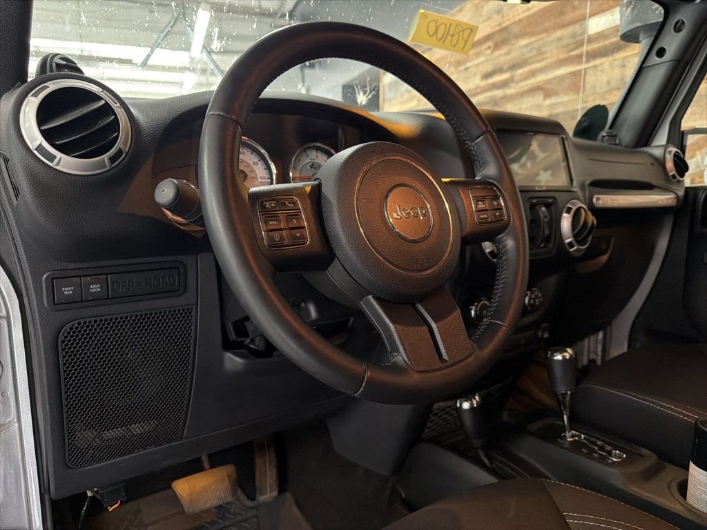 Used 2014 Billet Metallic Clearcoat Jeep Unlimited Rubicon image 25