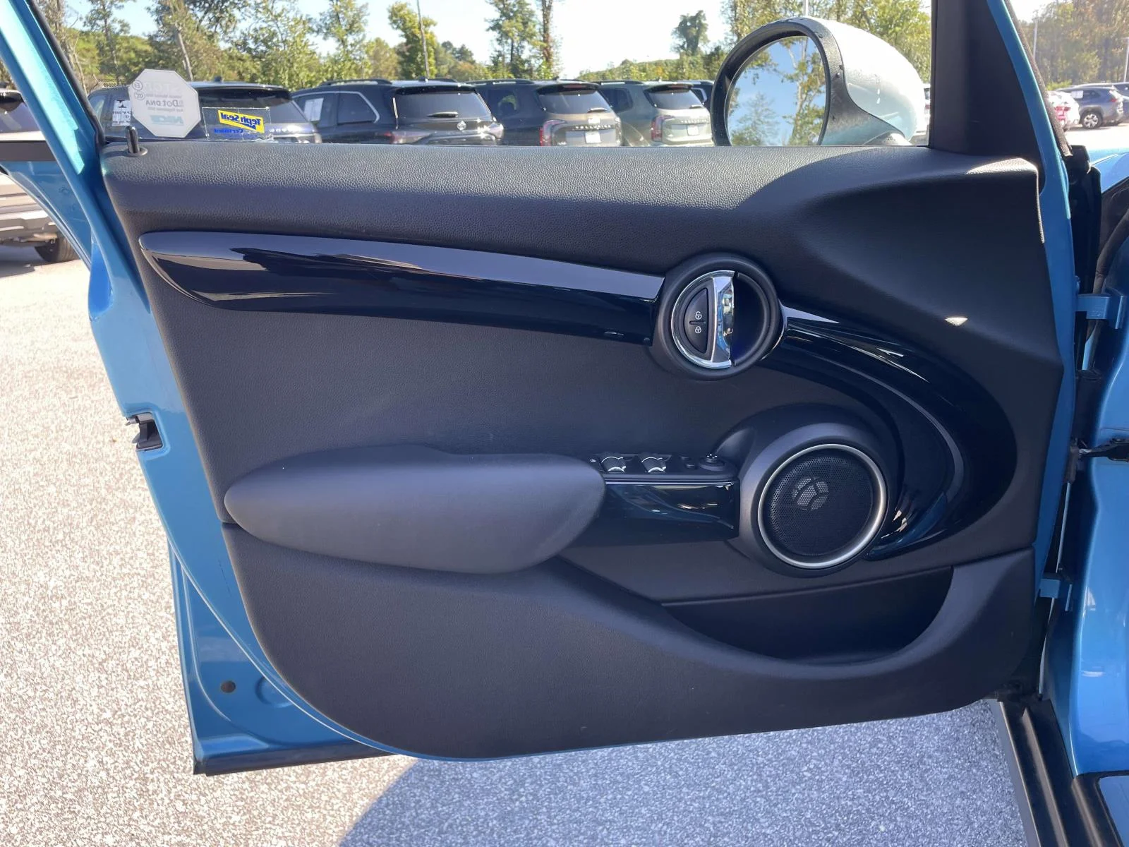 Used 2015 Electric Blue Metallic MINI S image 5