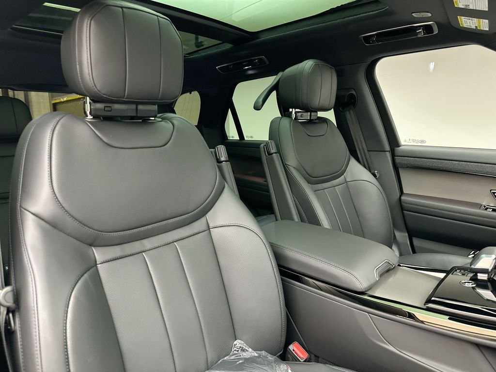 New 2026 Firenze Red Metallic Land Rover SE image 6
