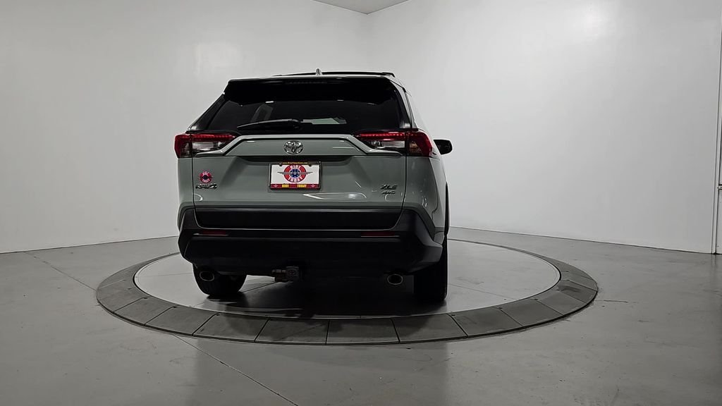 Used 2021  Toyota XLE image 4