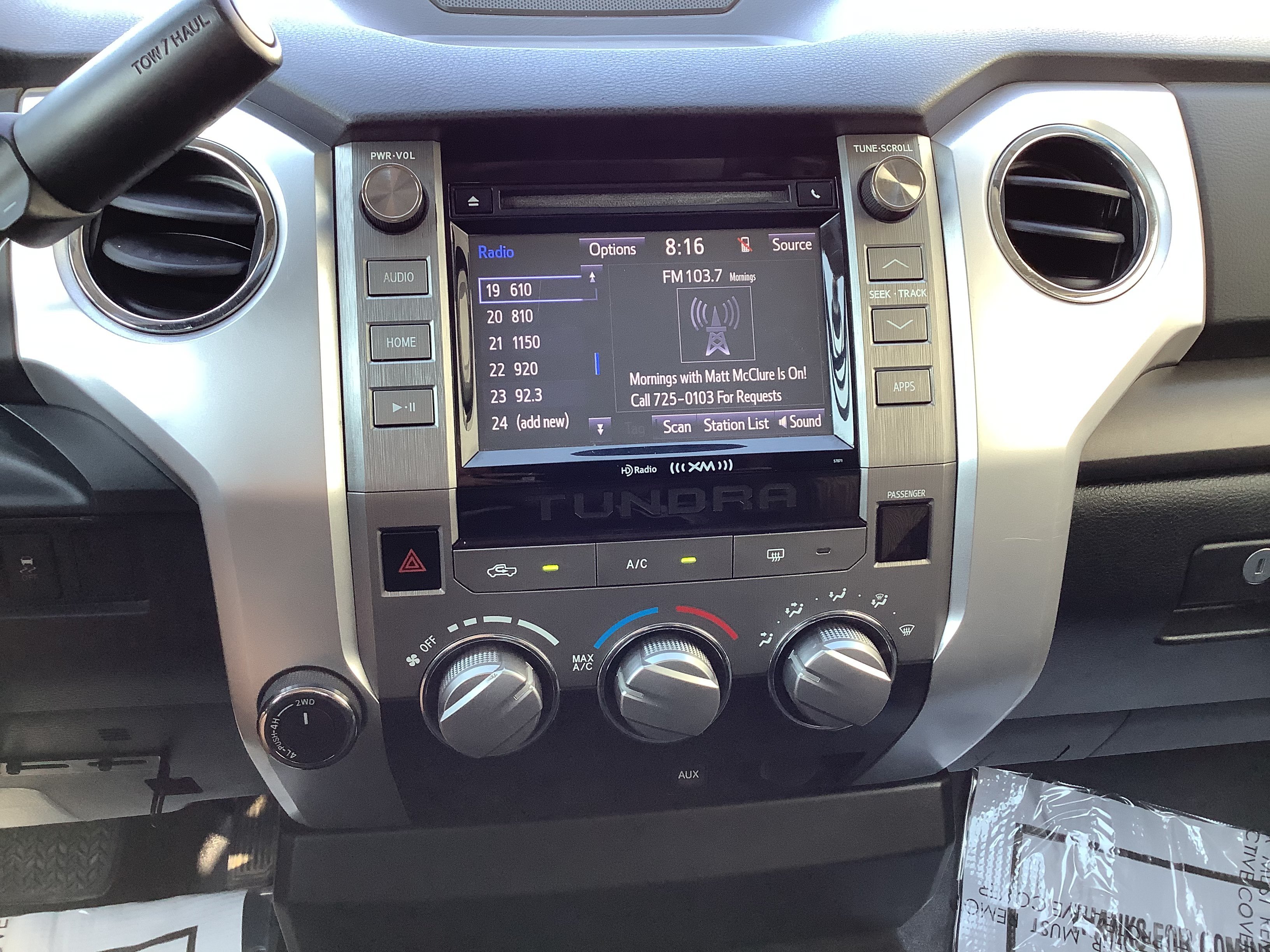 Used 2014 White Toyota SR5 image 13